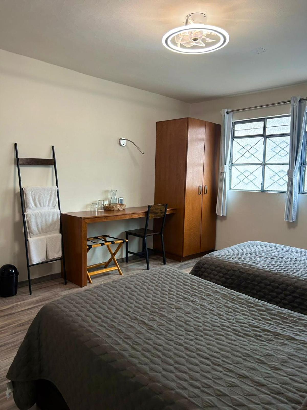 El Salto De Camela Hostal Uruapan  Kültér fotó
