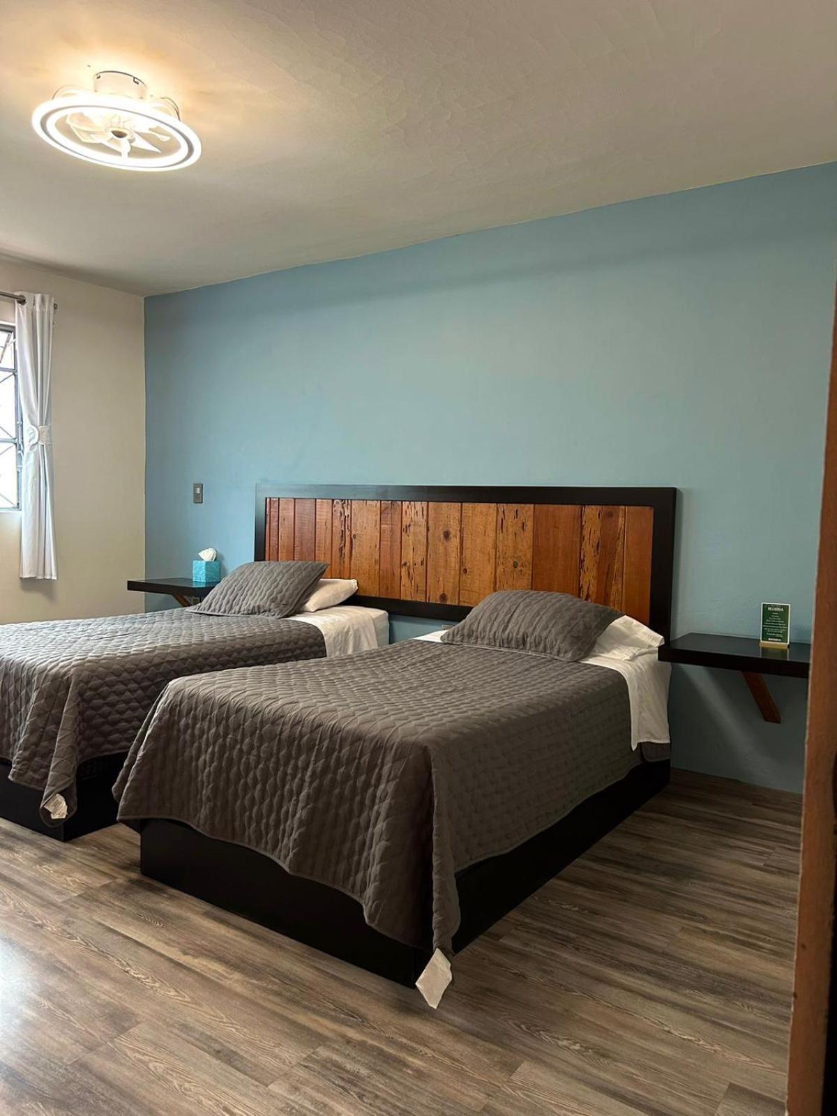 El Salto De Camela Hostal Uruapan  Szoba fotó